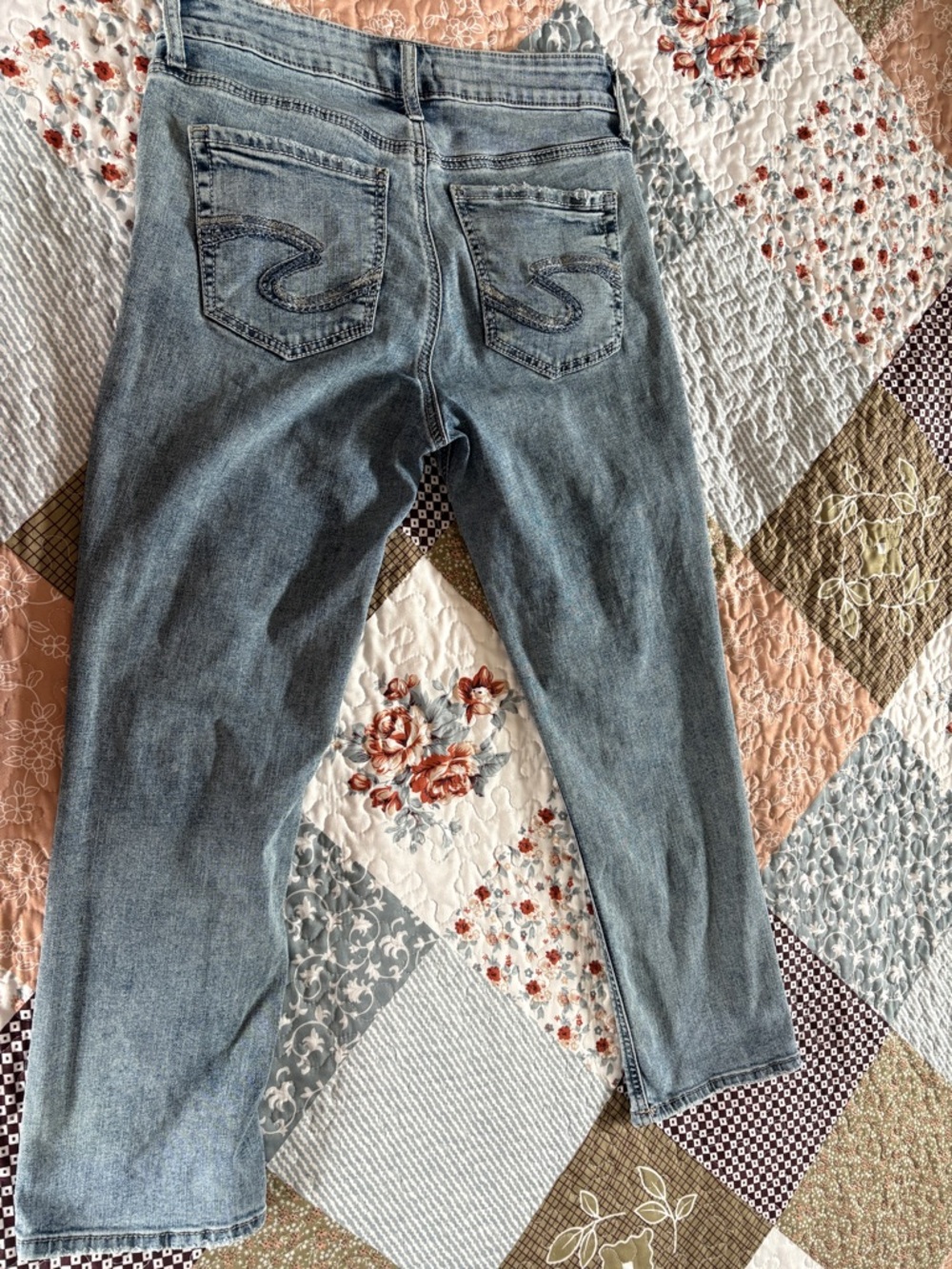 Light Wash Blue Women’s Capri Jeans Silver